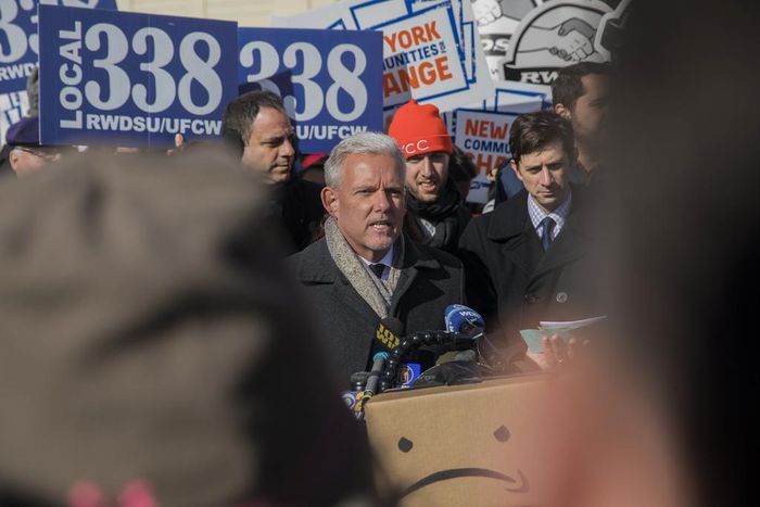 Amazon Has a New Strategy to Sway Skeptics in New York