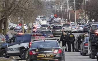 Gunman in Illinois had lost his permit because of a felony