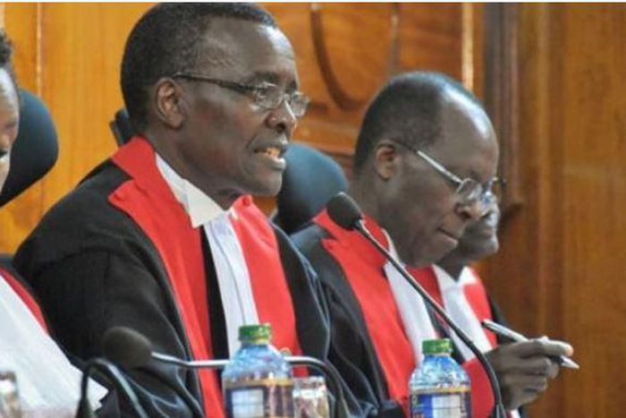 File image of CJ David Maraga (Middle) addressing the press flanked by other Supreme court judges