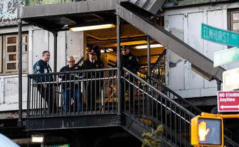 Man Is Shot Dead in Fight at a Queens Subway Station