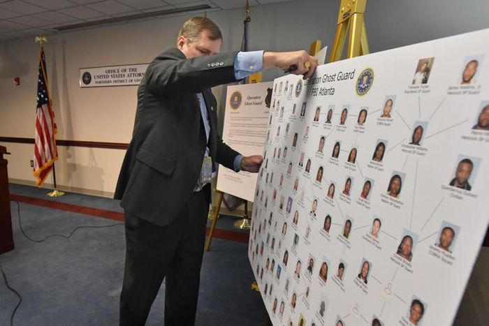 Prison guard is sentenced in smuggling for bribes