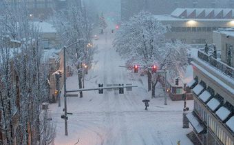 Amtrak train freed from snow after being stranded for 36 hours in Oregon mountains