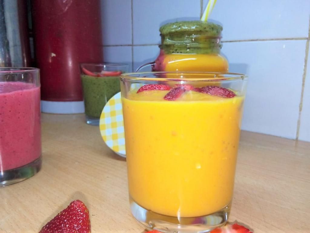 #RecipeWithAPulseliveTwist: 3-in-1 mango, strawberry, green breakfast smoothie
