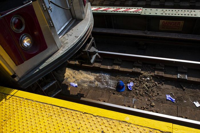 5-Year-Old Girl Survives Father's Fatal Leap Onto Subway Tracks