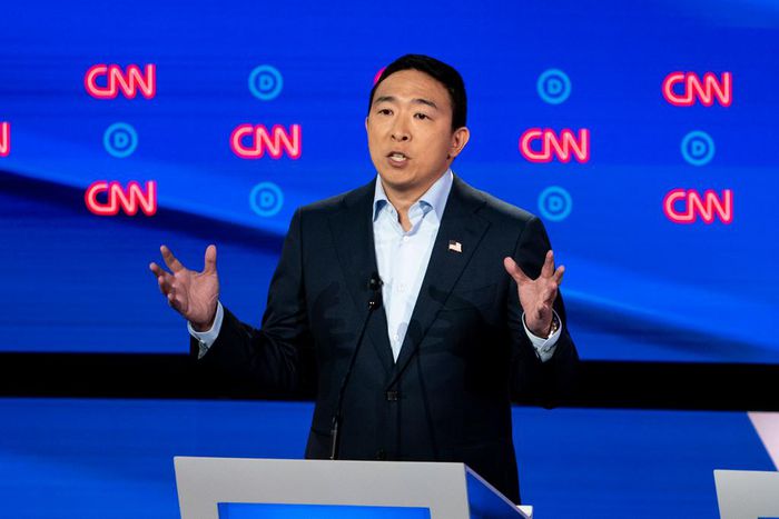 Andrew Yang Becomes 9th Democrat to Qualify for the Next Debate