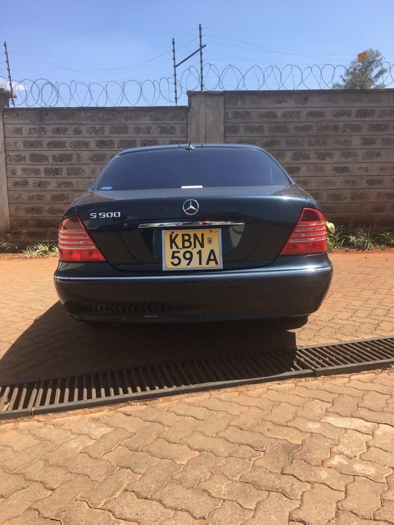 Mercedes Benz discovered in a compound belonging to an official of the Nairobi City Council (Twitter)