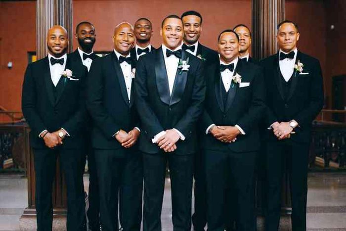 Things guys should never wear to a wedding(WeddingWire)