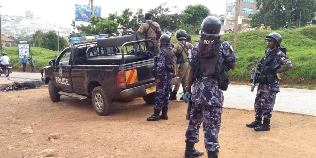 Security operatives after quelling a protest in Kamwokya, a poor neighborhood where Bobi Wine grew up from (Twitter)