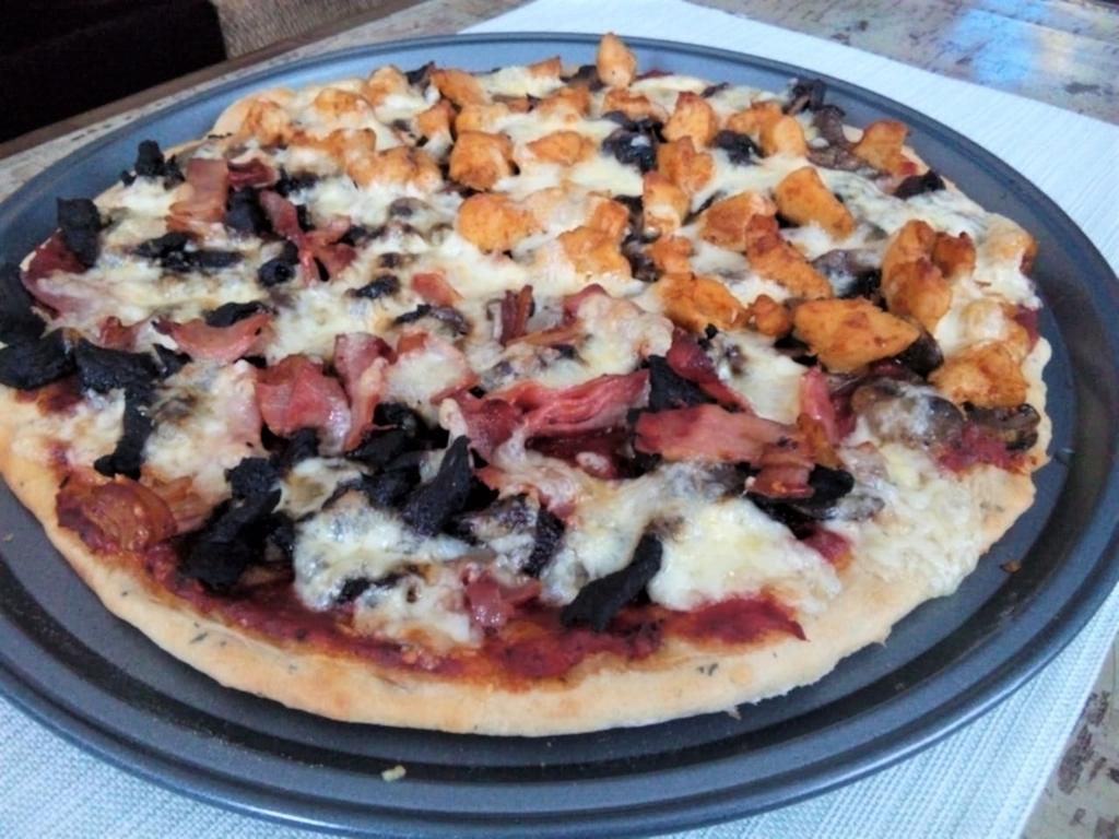 Recipe with a Pulselive twist: Chicken/Mushroom pizza and Beef/Bacon pizza