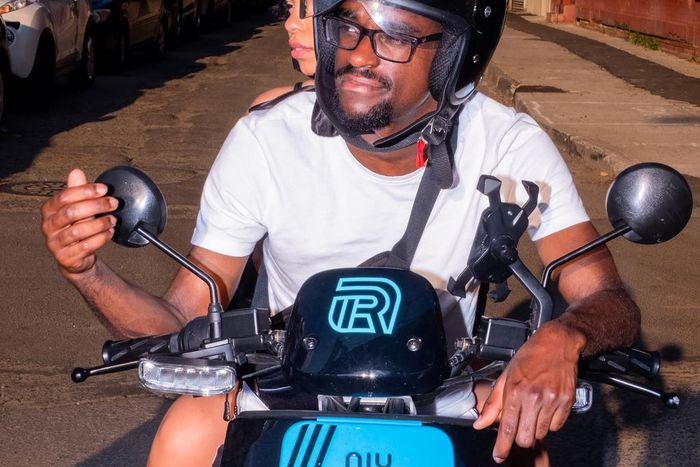 Now Crowding New York's Streets: Rented Mopeds Going 30 MPH