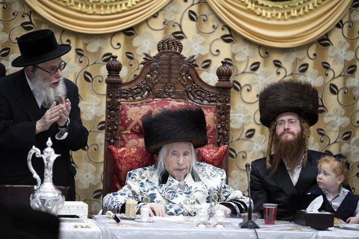 Menachem Mendel Taub, grand rabbi and Holocaust survivor, dies at 96