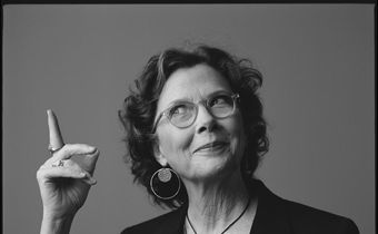 How Annette Bening Puts It All Onstage, but Keeps Something for Herself