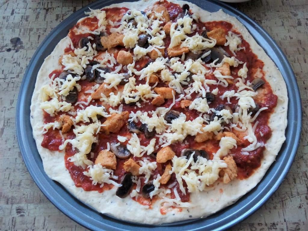Recipe with a Pulselive twist: Pizza dough with Chicken and Mushroom toppings with a sprinkle of Mozzarella cheese