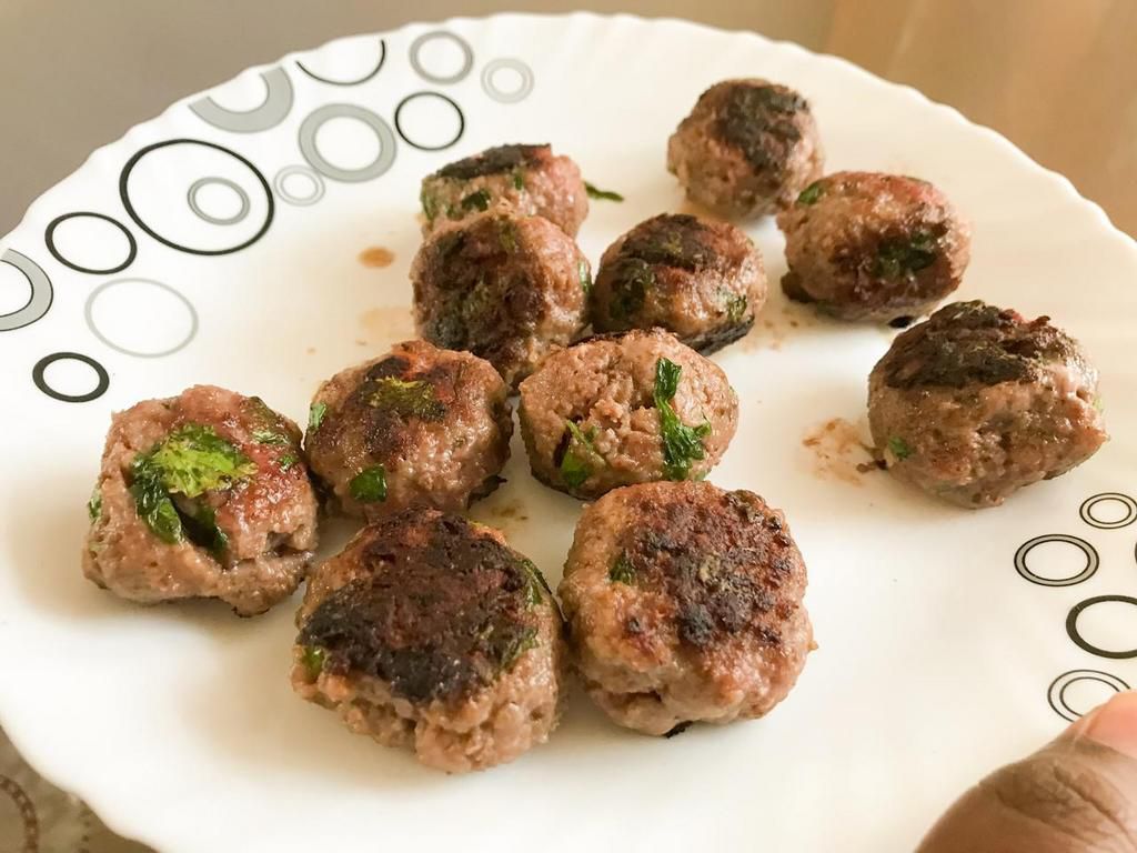 Recipe with a Pulselive twist: Fried meat balls before cooking in tomato sauce