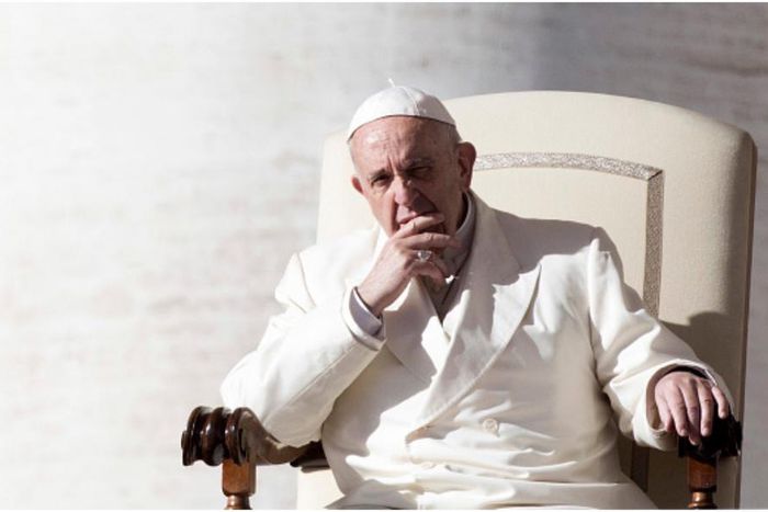 Pope Francis says seeing Catholics use their phones during Mass makes him sad