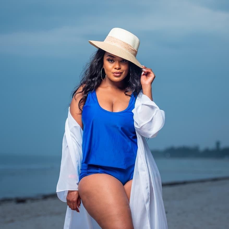 How Avril is unwinding at the Coast (Photos)