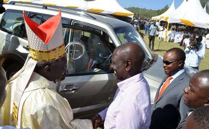 Archbishop Phillip Anyolo receives a Mitsubishi Pajero from Deputy President William Ruto