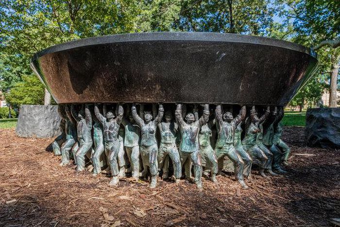 2 charged with defacing slave memorial with slurs