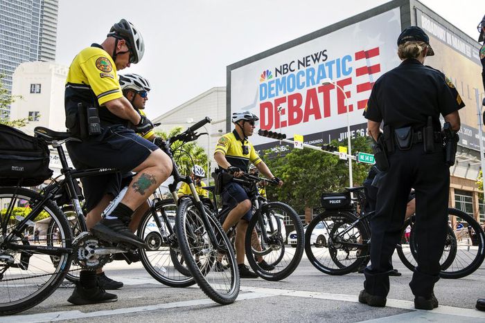 Biden-Sanders Duel on Economy Stands Out at a Raucous Debate