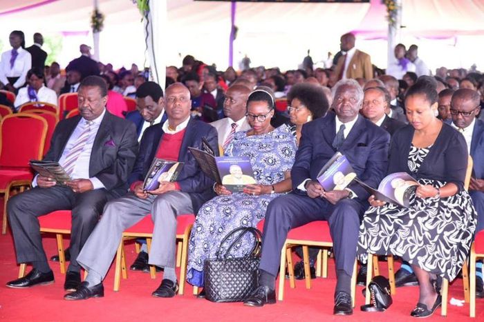 President Uhuru Kenyatta cancelled visit to Nginyo Kariuki's burial due to corona virus crisis - Raila Odinga