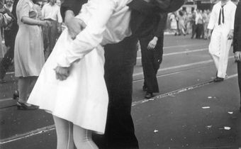 George Mendonsa, 95, Most Likely the Sailor in a Famous Photo, Dies