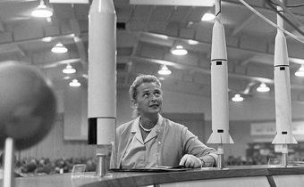 Geraldyn M Cobb, who found a glass ceiling in space, dies at 88