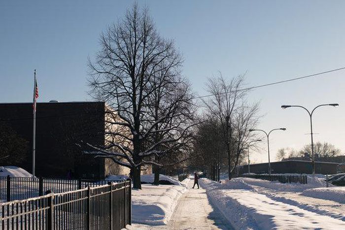 Chicago, seeking a new mayor, sees many black residents voting with their feet