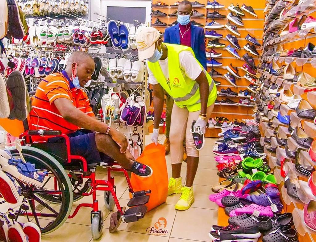 Akothee comes to the rescue of homeless man after donating a wheelchair to him (Photos)