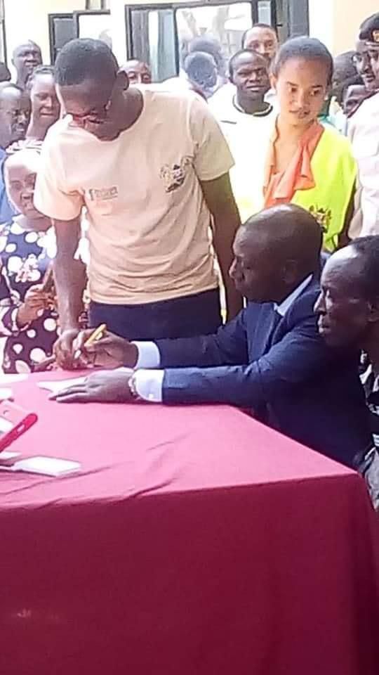 DP William Ruto, accompanied by son and daughters quietly registers for Huduma Namba in Lang'ata