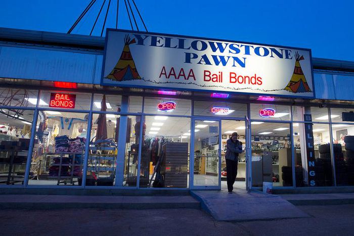 Federal employees turn to pawnshops amid shutdown's financial pinch