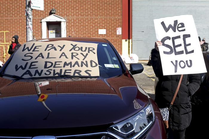 Inmates at Freezing Federal Jail in Brooklyn Pounded Out a Message