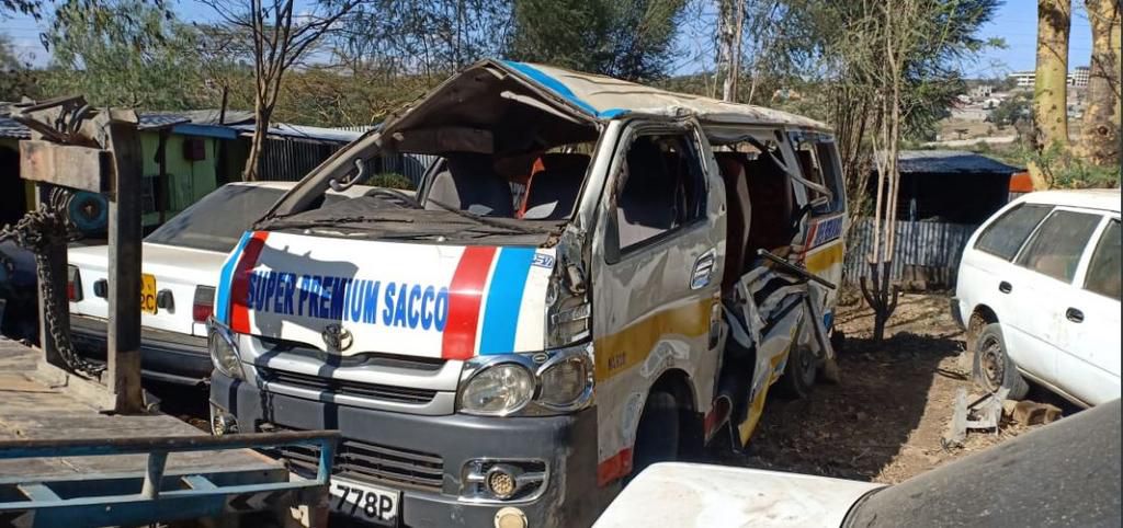 8 killed in grisly road accidents
