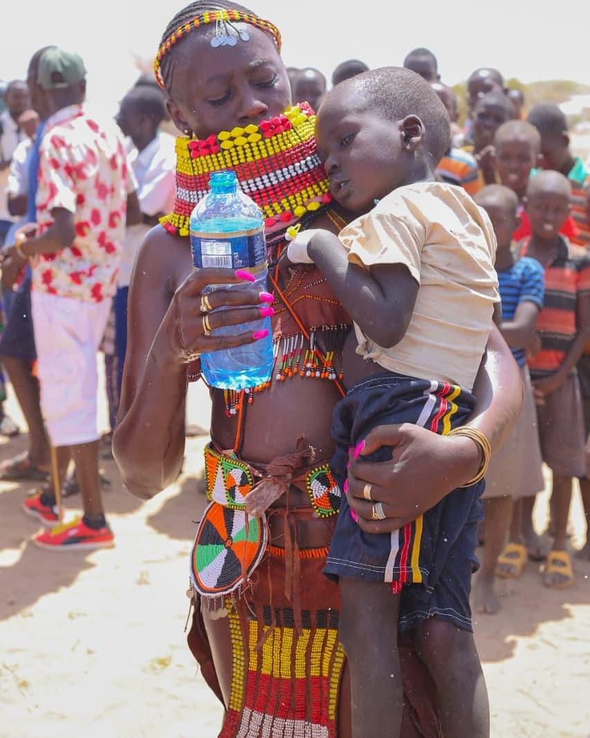 Photos of Akothee in Turkana helping drought victims
