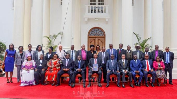 President Kenyatta with the BBI  initiative's taskforce