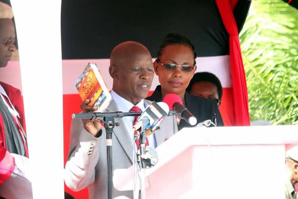 Mutahi Kahiga taking his oath of office