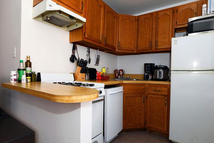 Learning to Play the New York Rental Game