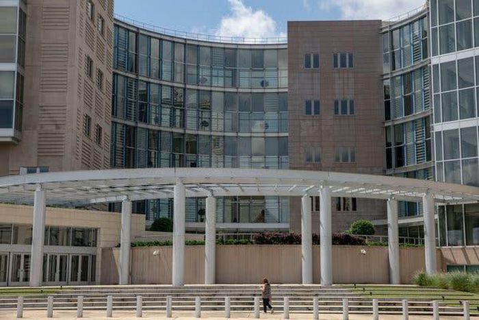 Federal judge blocks Mississippi abortion law