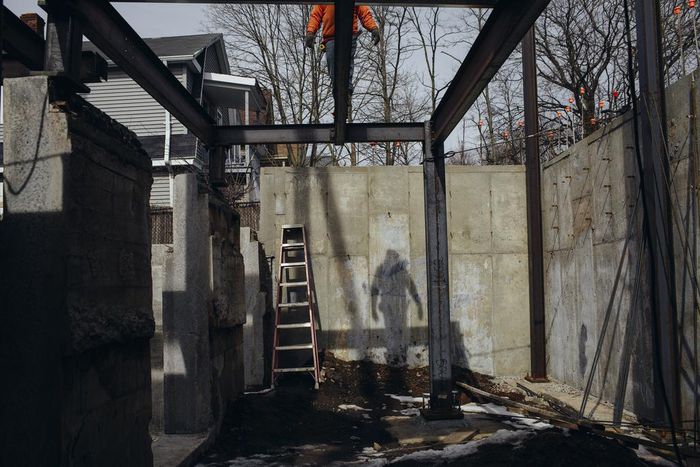 An Artist Rises, and Brings a Generation With Him