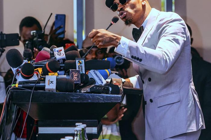 Diamond Platnumz makes peace with his former allies Bob Junior, Kifesi, Mwarabu Fighter Q Boy Msafi and Papa Misifa ahead of his Major concert