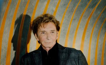 Barry Manilow Just Wanted to Write the Songs. He's Still Singing Them.
