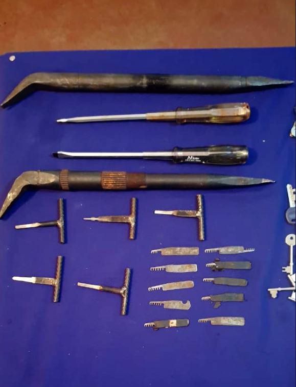 6 arrested by DCI detectives, vehicles and fake number plates recovered (Twitter/DCI)