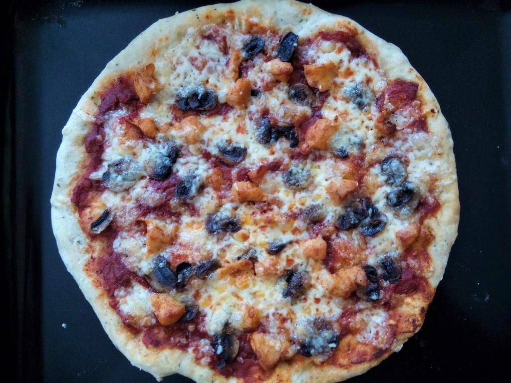 Recipe with a Pulselive twist: Pizza dough with Chicken and Mushroom toppings with a sprinkle of Mozzarella cheese (after baking)