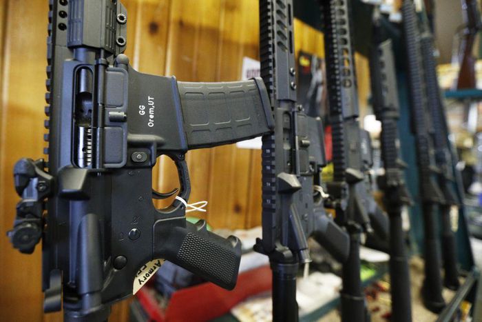 Washington bans sale of assault weapons to those under 21