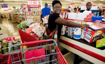 Woman shopping(choppiesgroup)