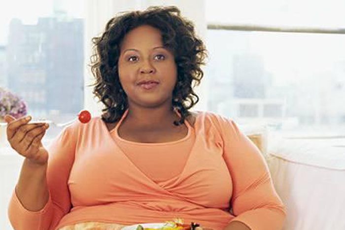 ___3858541___https:______static.pulse.com.gh___webservice___escenic___binary___3858541___2015___6___12___14___450x348-alg_overweight_woman_fruit