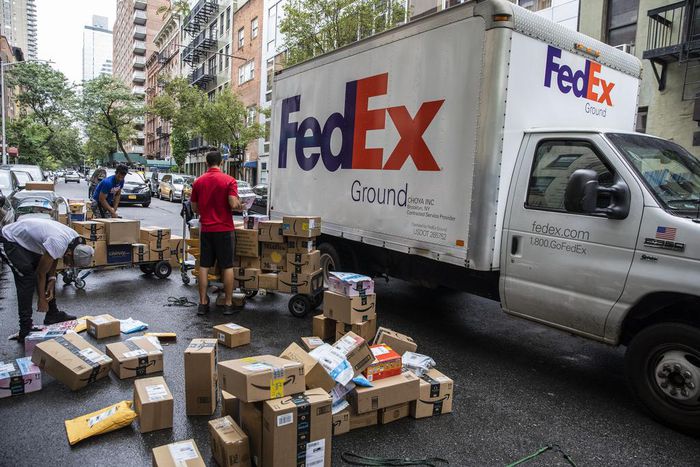 1.5M Packages a Day: The Internet Brings Chaos to NY Streets