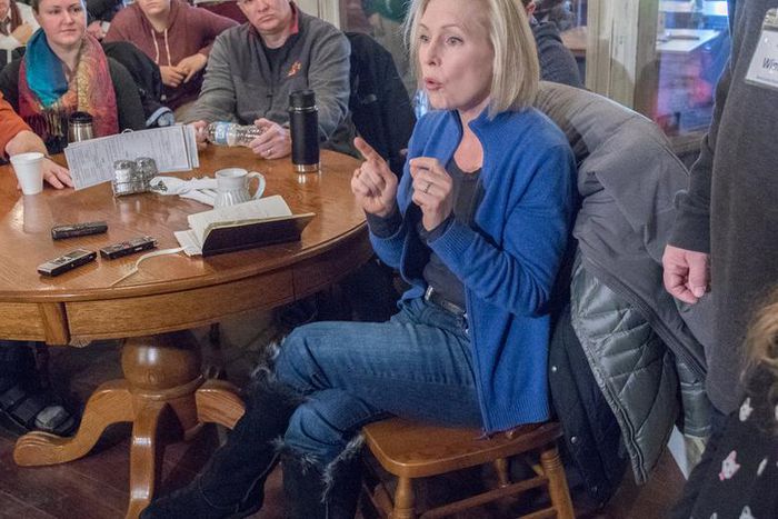 In Iowa, gillibrand uses small-town roots to sell electability