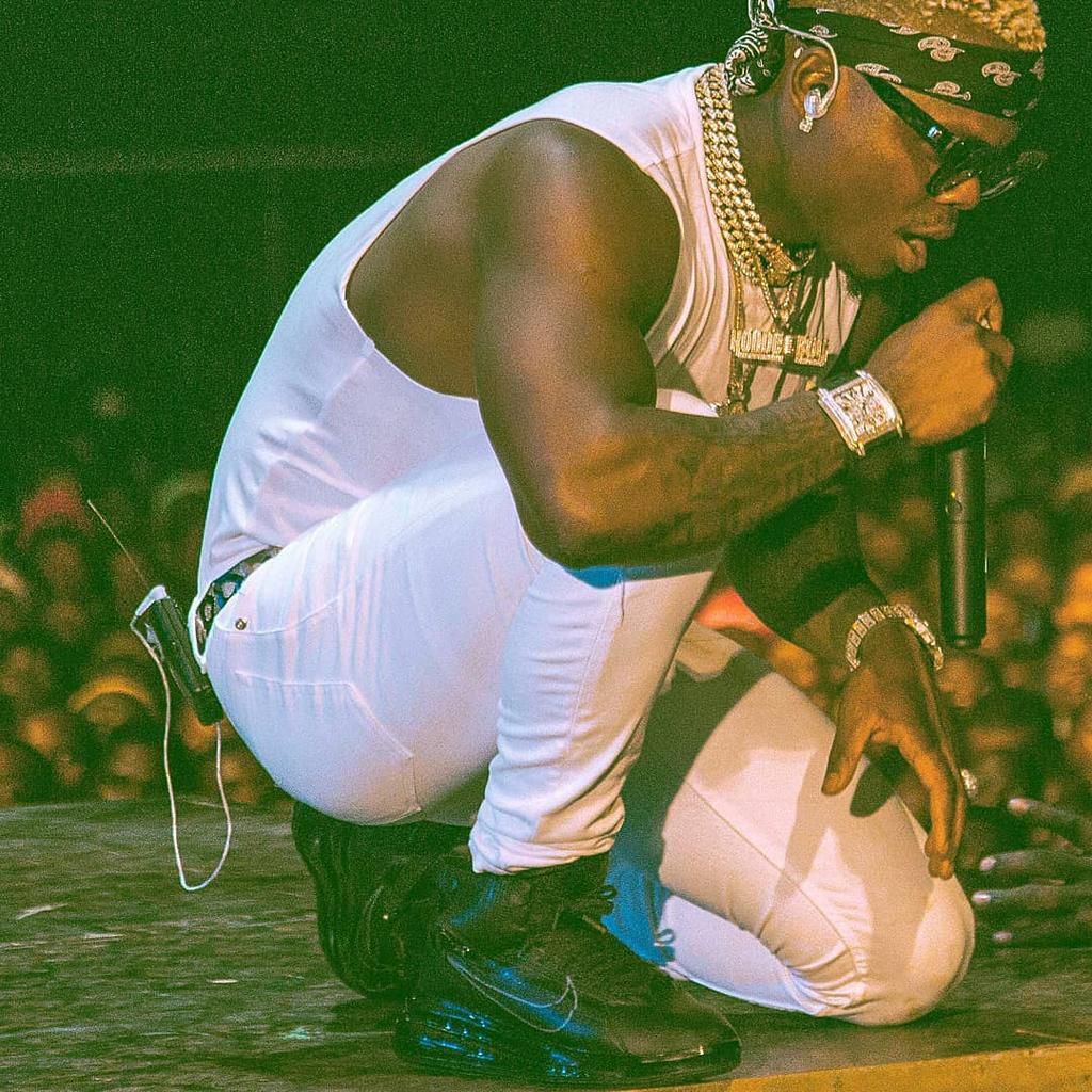 Harmonize on Stage. Lady faints on stage in the Middle of Harmonize’s performance (Video)