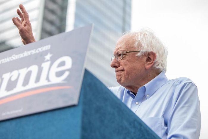 Sanders Campaign Sets Thousands of House Parties for Supporters