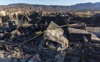 Utility to Shut Off Power to 1 Million Customers as California Fire Rages